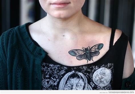 Tatuajes para mujeres en el PECHO: 30 diseños ATREVIDOS y。